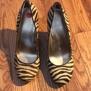 BCBG Generation wedged shoes